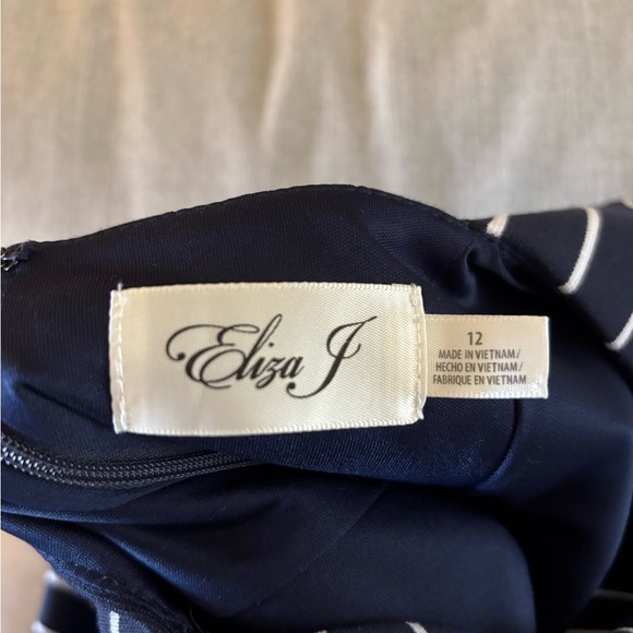 NWT Eliza J 3/4 Sleeve Striped Navy and White Cut-Out Shift Dress - Picture 12 of 16